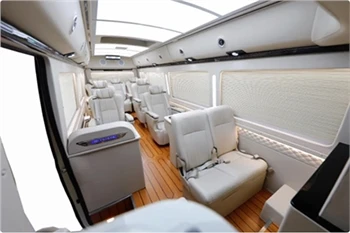 Toyota Coaster 2023 ma wbudowane KTV oraz ten sam fotel pneumatyczny co Alphard!