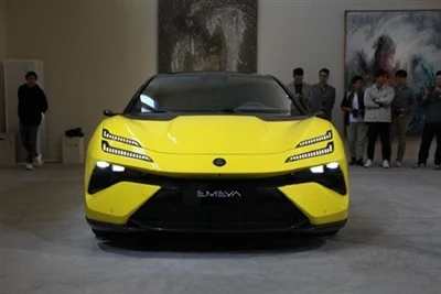 Statyczne doświadczenie milionów czysto elektrycznych supersamochodów Lotus E...