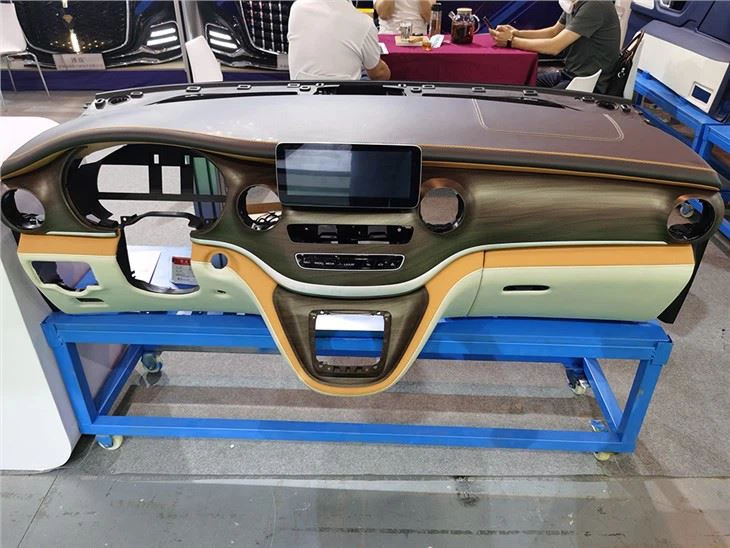 Wymiana i modernizacja wyposażenia wnętrza samochodu Montaż deski rozdzielczej dla Mercedes-Benz Vito V250 i V260