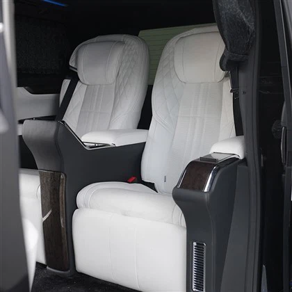 Do sprzedania komplet siedzeń do Toyoty Alphard